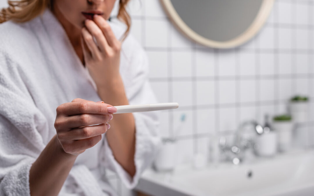 Jak się robi test ciążowy płytkowy z apteki?