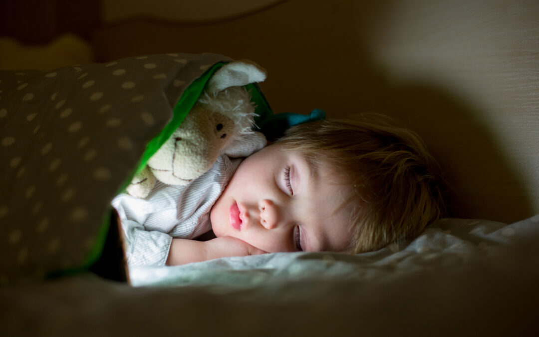 Jak nauczyć dziecko samodzielnego zasypiania? Sprawdzone metody usypiania dziecka, które powinien znać każdy rodzic